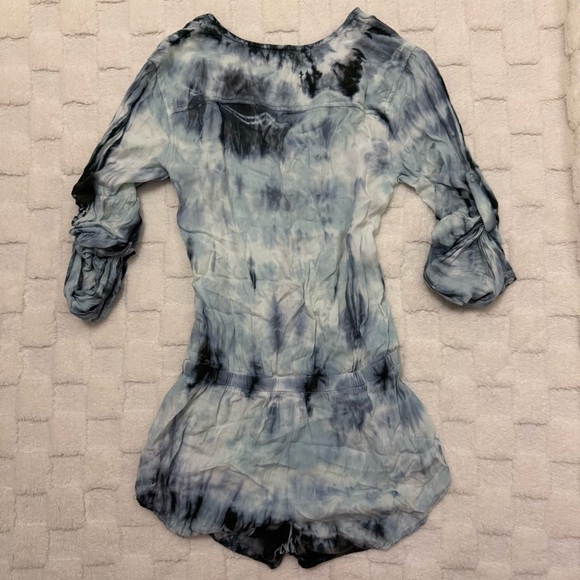 Anthropologie Cloth & Stone Cross Front Blue Tie-Dye Romper V-Neck Size X-Small - Picture 3 of 6